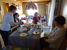 Blick vom Esszimmer ins Wohnzimmer